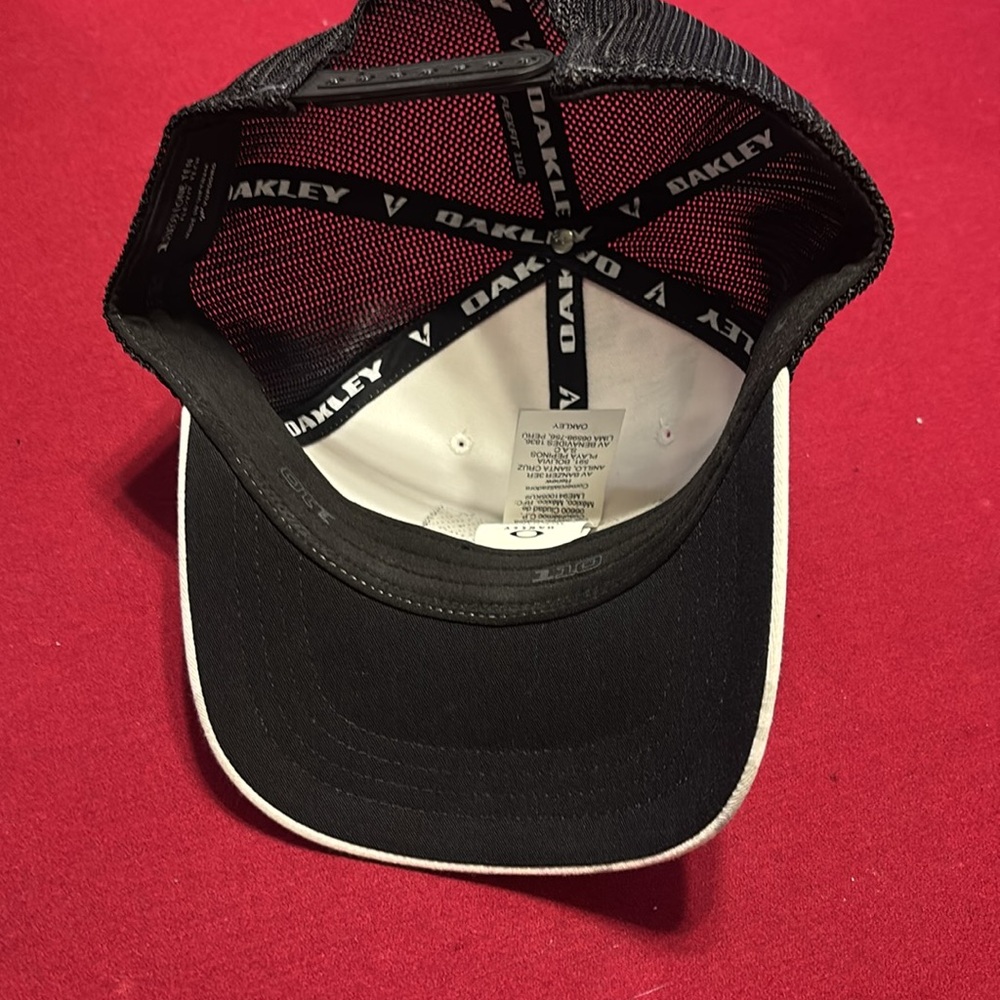 Oakley SnapBack hat - Picture 4 of 4